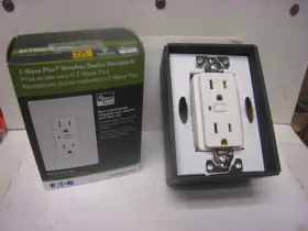 Rftr9605-taw Eaton Z-wave Plus Wireless Duplex Receptacle Alpine White