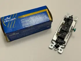 5611-2w Leviton Levinton Decora 15a-120v Ac/ca - White New #3